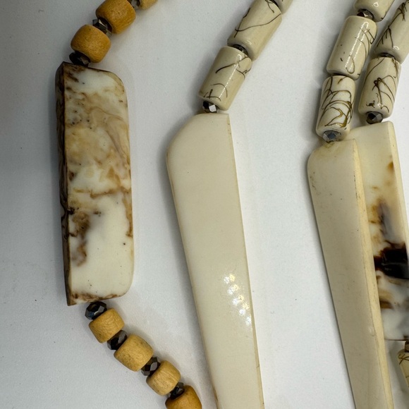 Source Unknown Cream and Tan Beaded Necklace - Picture 3 of 4